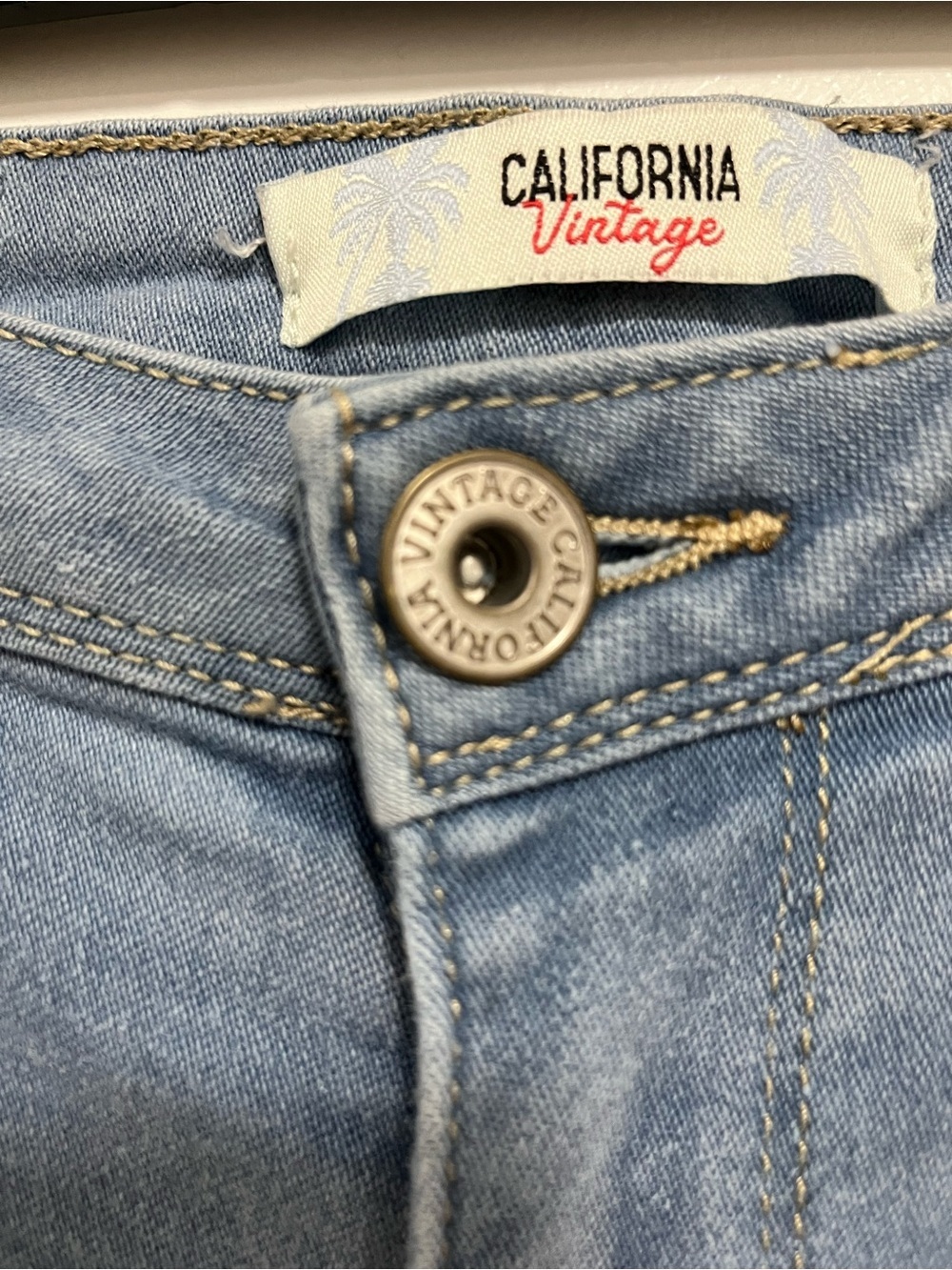 California Vintage Light Wash Distressed Flare Jeans Size 11/30 - Picture 3 of 9